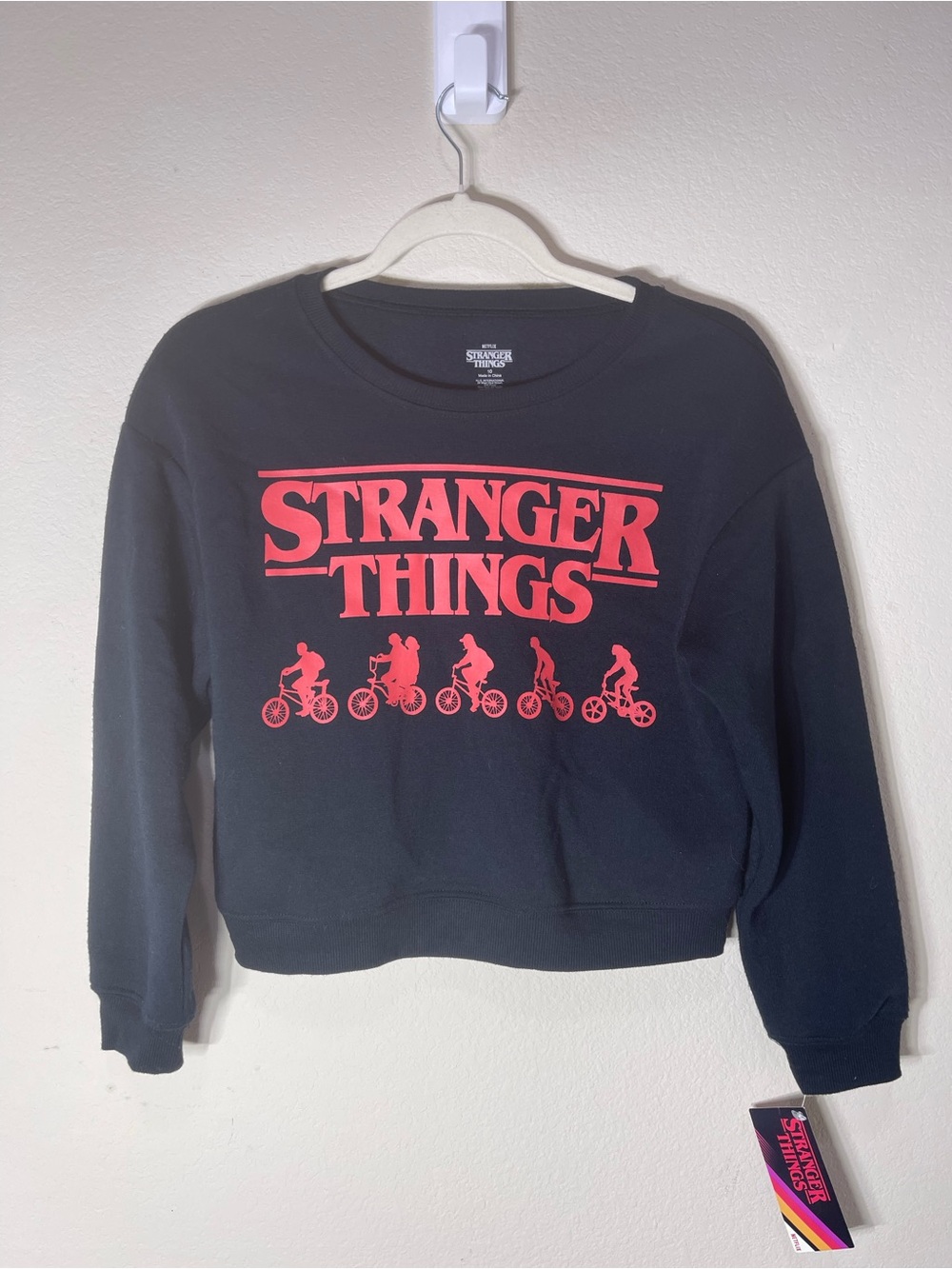 Stranger Things Netflix Cropped Crewneck Sweatshirt Black Red Graphic Size 10